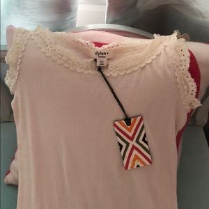 Solid tank top with lace lining